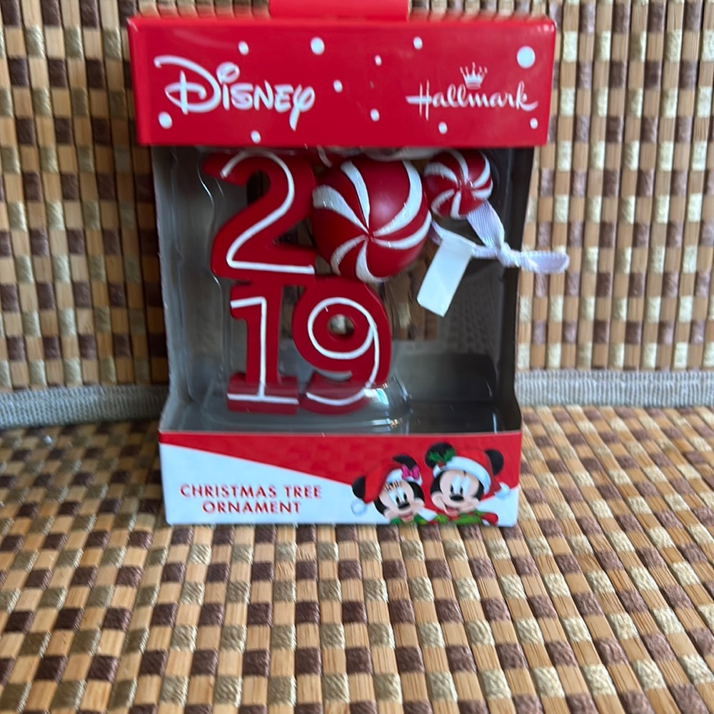 Hallmark Disney Mickey Mouse 2019 Year Ornament